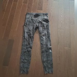 Lululemon Fast and Free Camo Leggings Size 6 25 inch